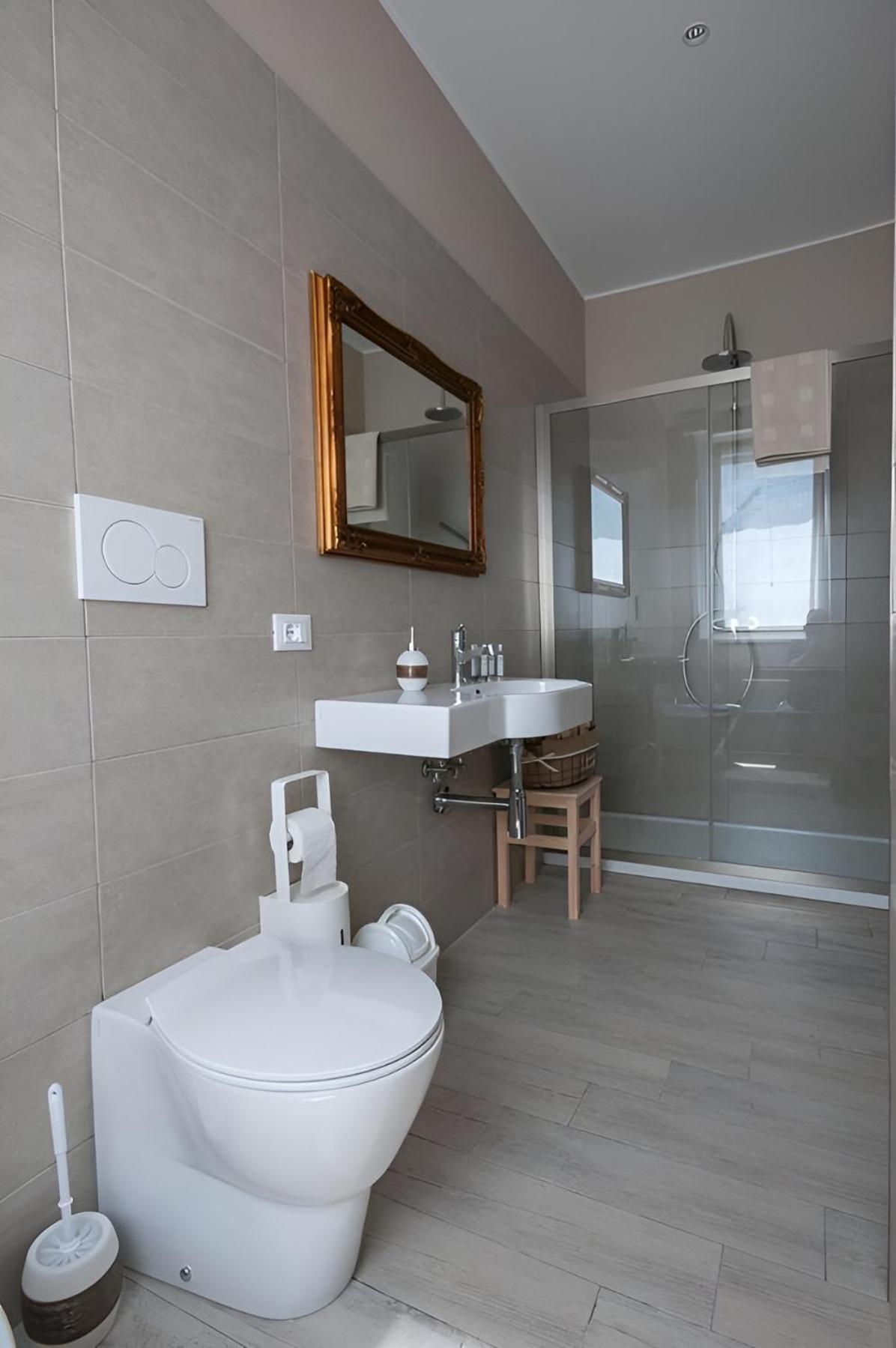 Alla Scaletta - Stanze Con Bagno Privato E Wifi A Pochi Passi Dal Duomo Мірандола Екстер'єр фото