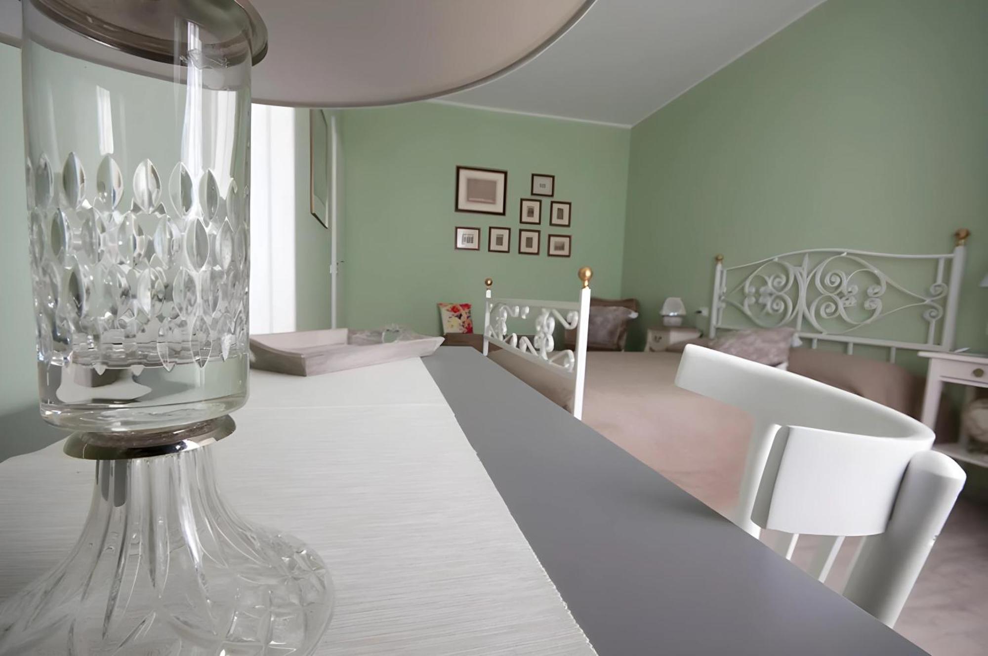 Alla Scaletta - Stanze Con Bagno Privato E Wifi A Pochi Passi Dal Duomo Мірандола Екстер'єр фото