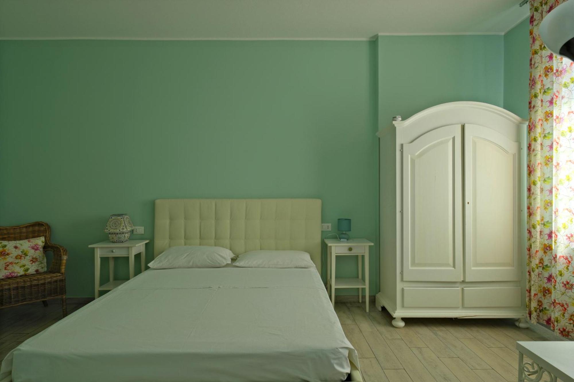 Alla Scaletta - Stanze Con Bagno Privato E Wifi A Pochi Passi Dal Duomo Мірандола Екстер'єр фото