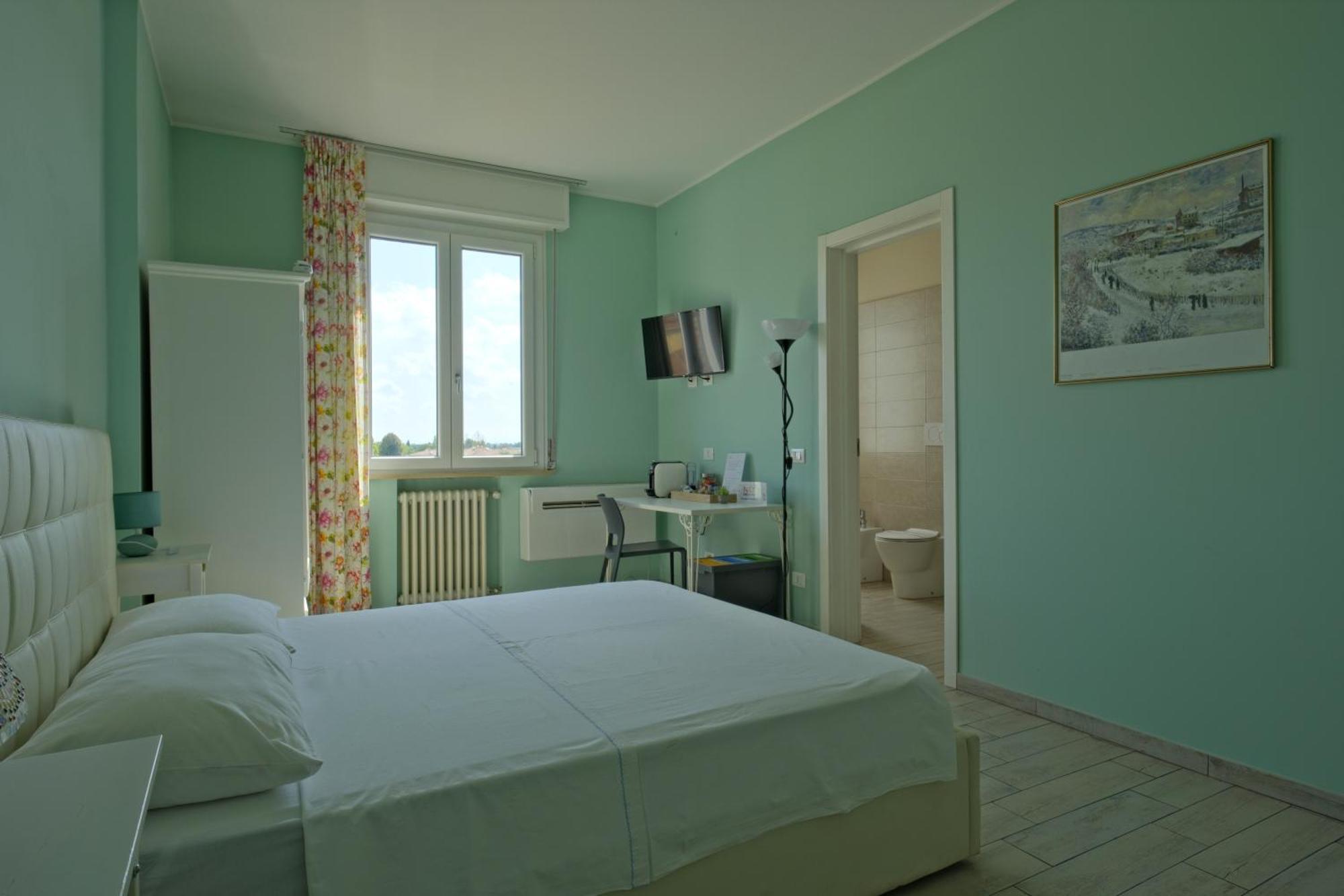 Alla Scaletta - Stanze Con Bagno Privato E Wifi A Pochi Passi Dal Duomo Мірандола Екстер'єр фото
